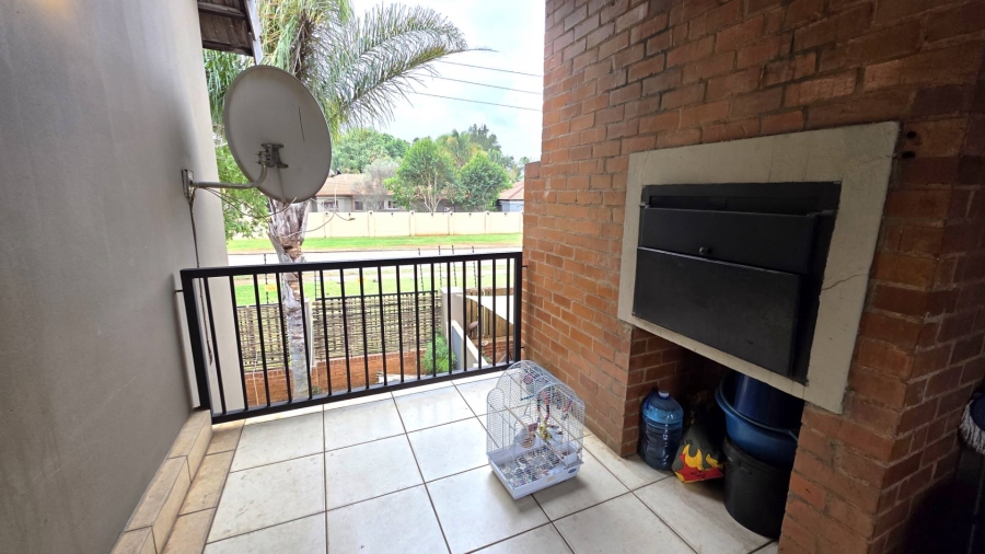 To Let 2 Bedroom Property for Rent in Melodie North West